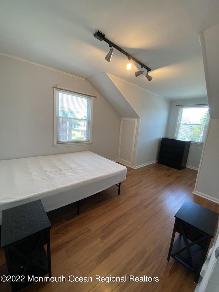 9 Howland Avenue - Photo 2