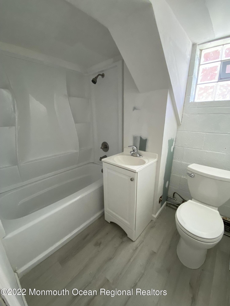 9 Howland Avenue - Photo 6