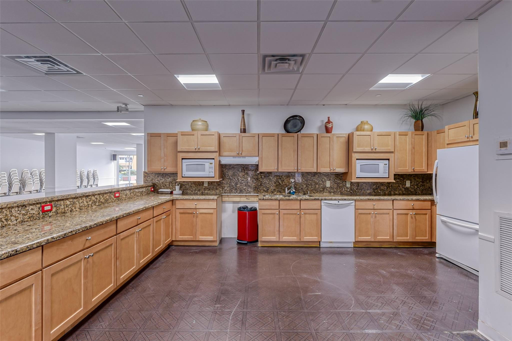 405 N Ocean Boulevard - Photo 29