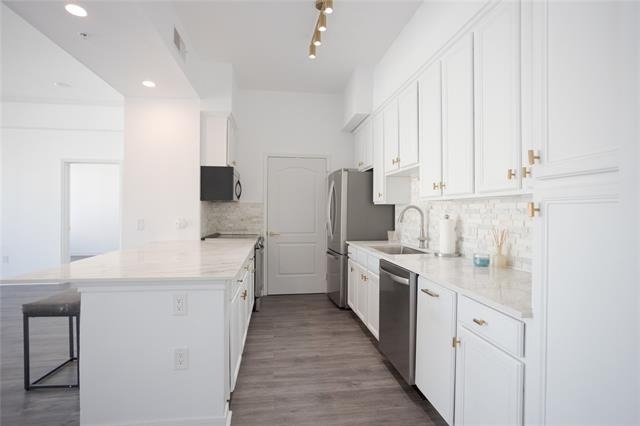 3225 Turtle Creek Boulevard - Photo 2