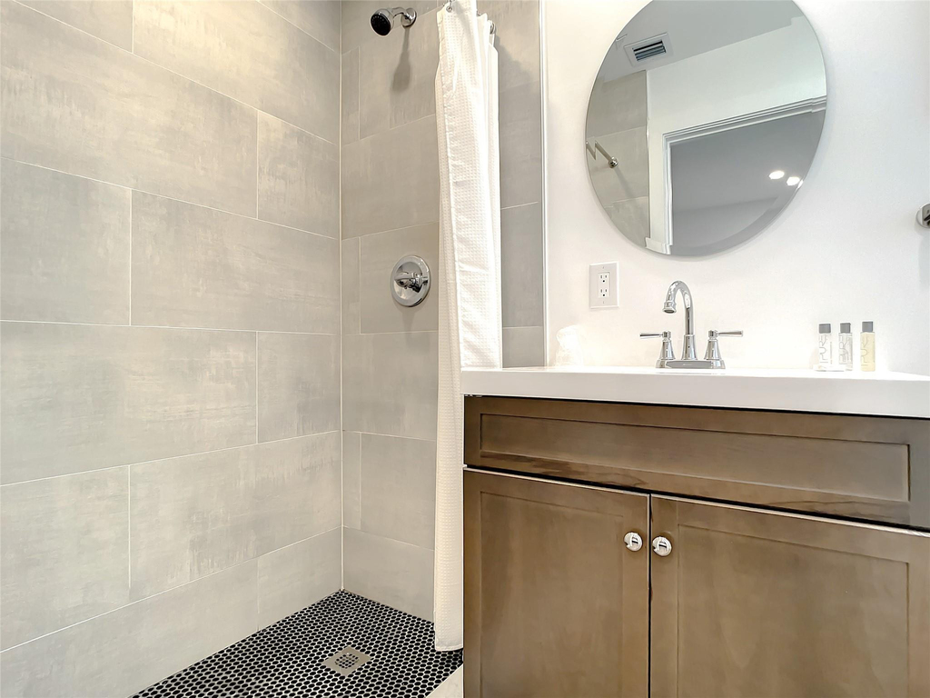 2100 Ne 45th Street - Photo 18