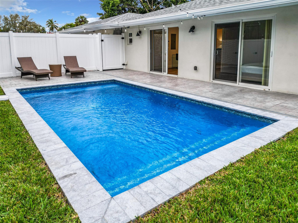 2100 Ne 45th Street - Photo 1