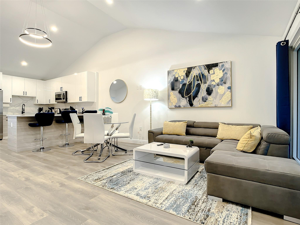 2100 Ne 45th Street - Photo 2