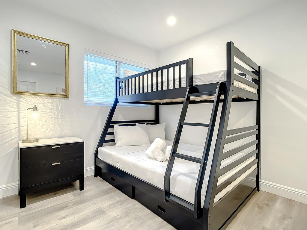 2100 Ne 45th Street - Photo 17