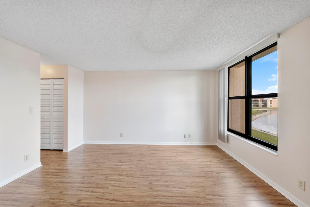 6519 Coral Lake Drive - Photo 8