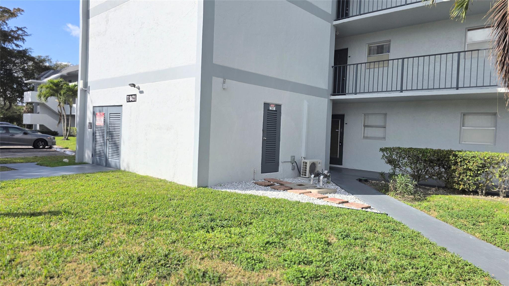 8421 Lagos De Campo Boulevard - Photo 22