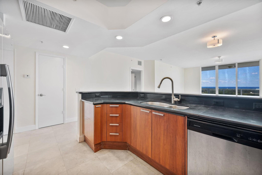 15051 Royal Oaks Lane - Photo 10
