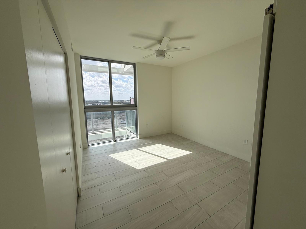 2000 Metropica Way - Photo 3
