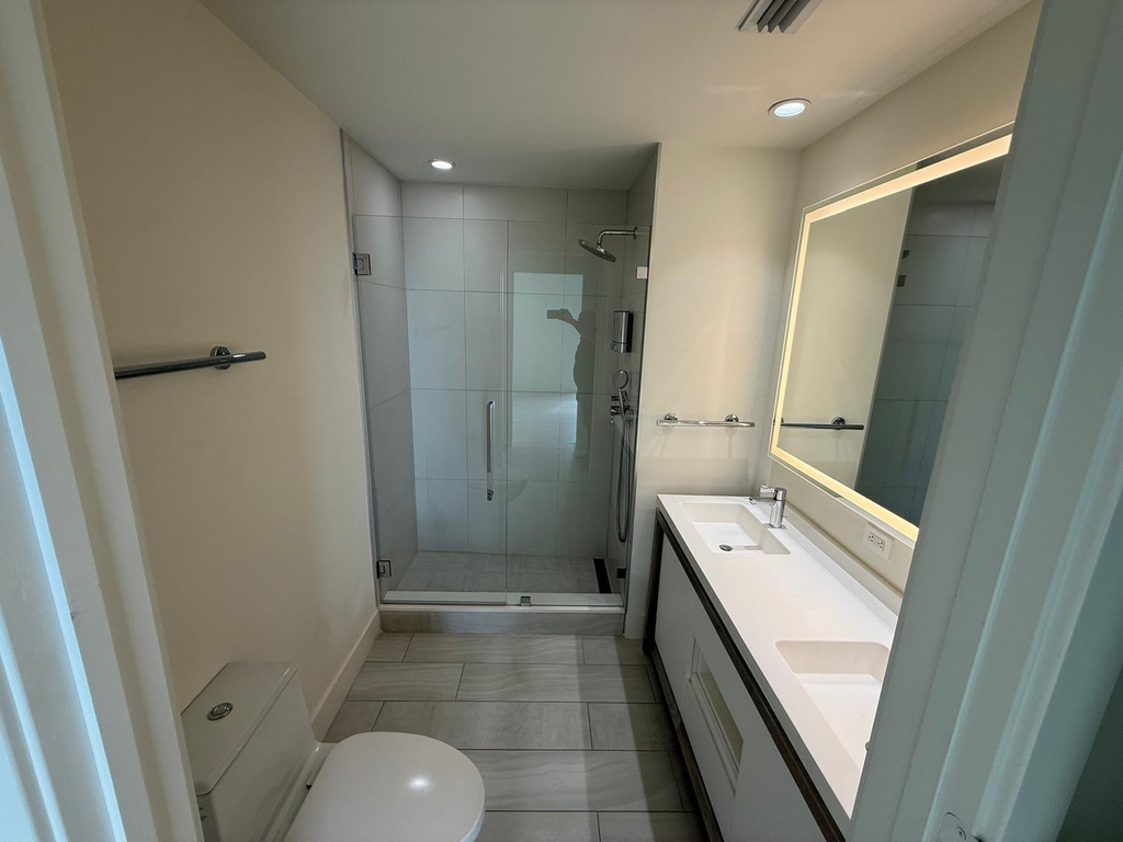 2000 Metropica Way - Photo 8