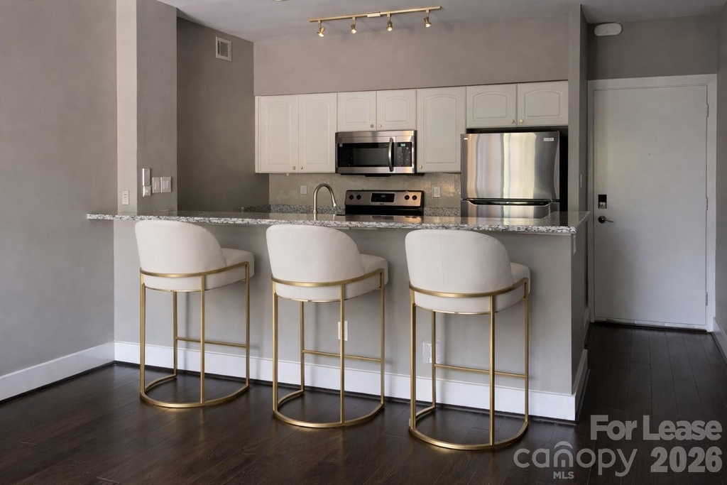224 N Poplar Street - Photo 2