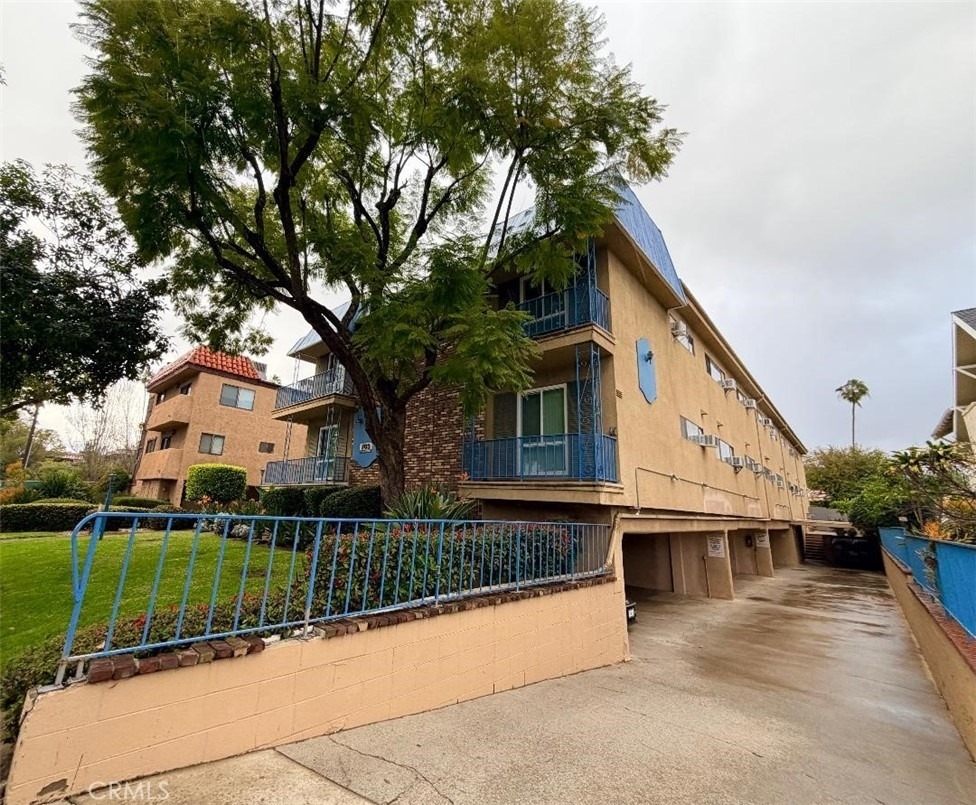 703 E California Boulevard - Photo 1