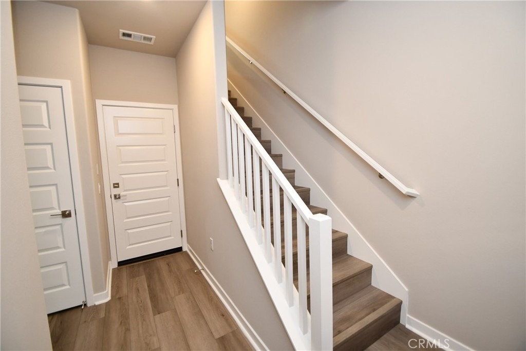 1487 Skyline Lane - Photo 2