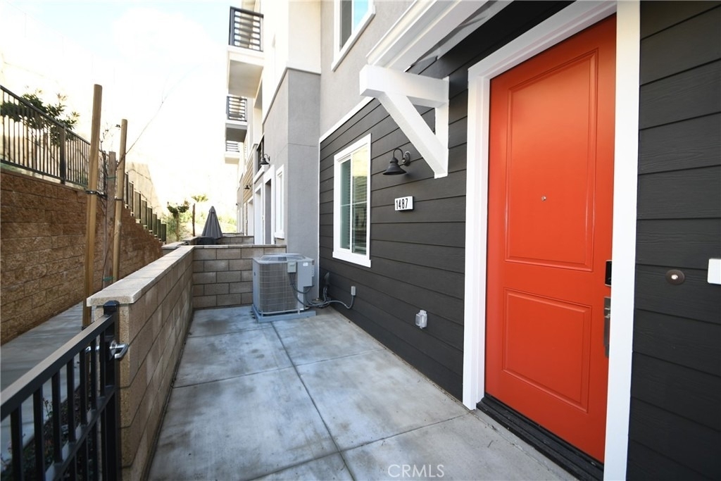 1487 Skyline Lane - Photo 1