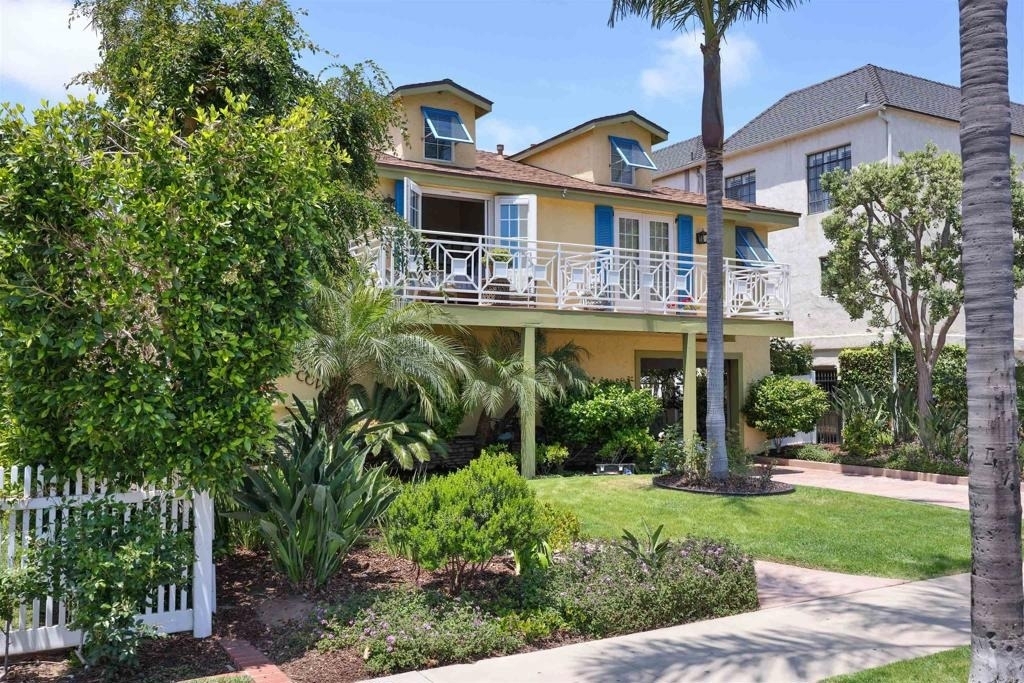 810 D Avenue - Photo 0