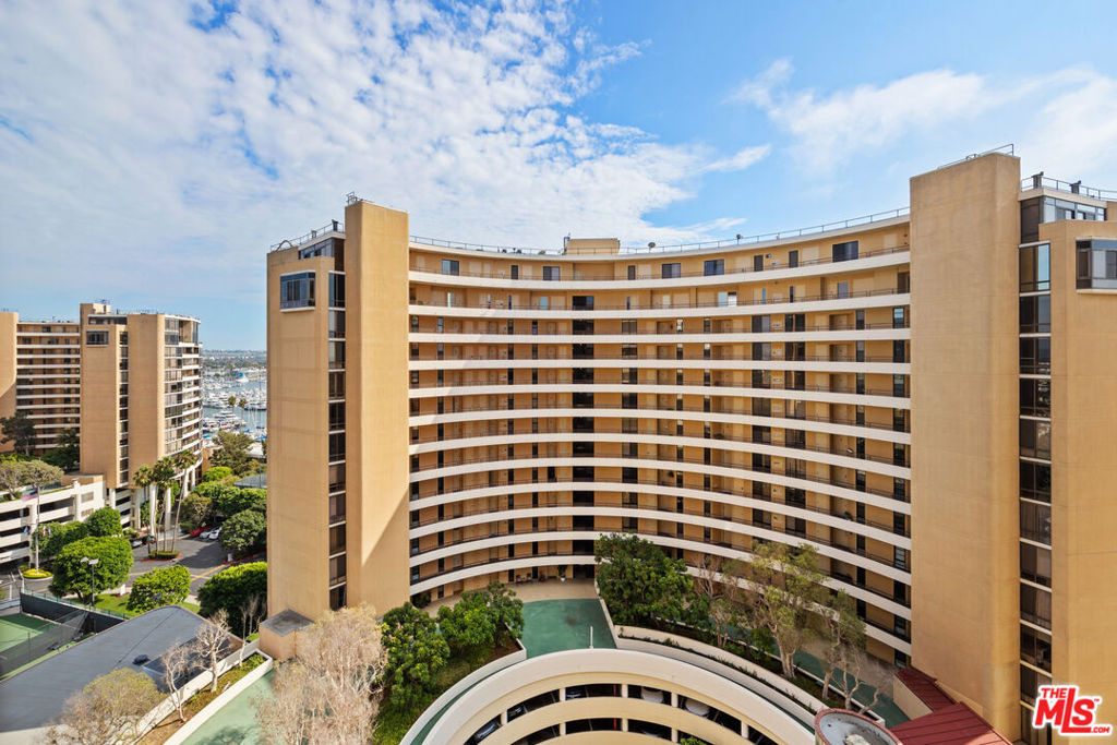 4316 Marina City Dr - Photo 3