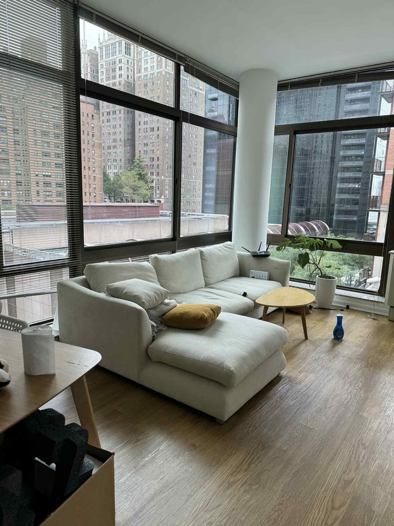 302 East 39th Street - Photo 0