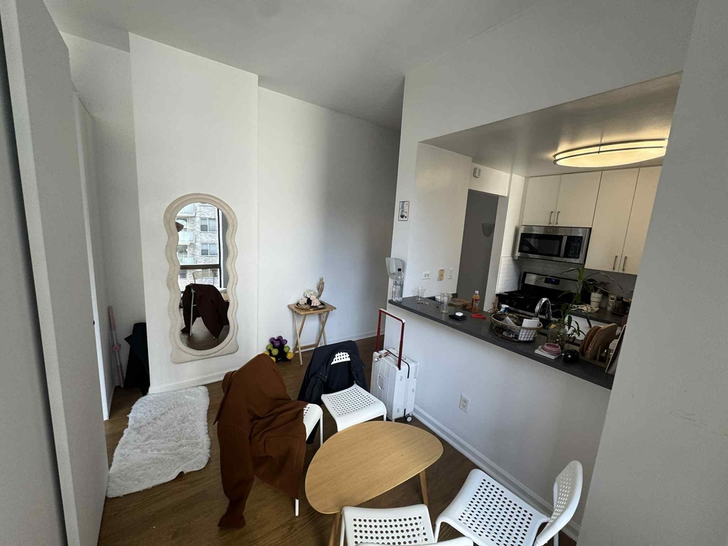 302 East 39th Street - Photo 1