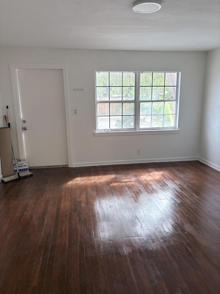213 Se 9th Street - Photo 1