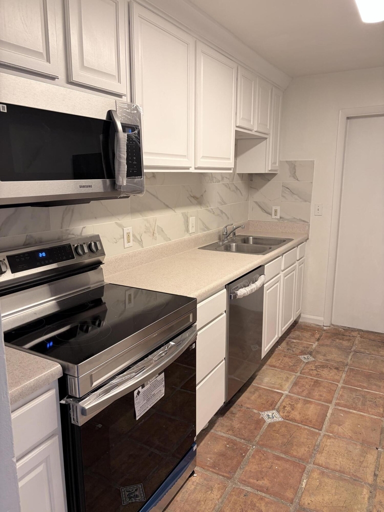 213 Se 9th Street - Photo 2