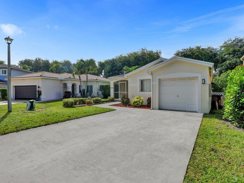 1245 Sw 46th Way - Photo 2