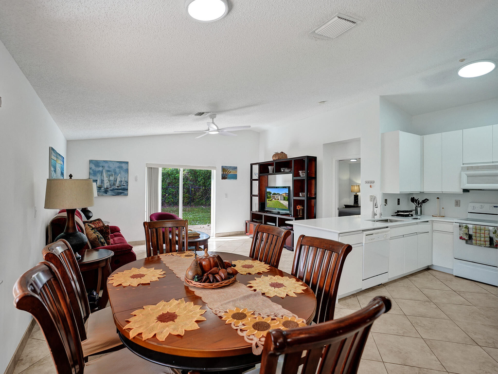 1245 Sw 46th Way - Photo 9