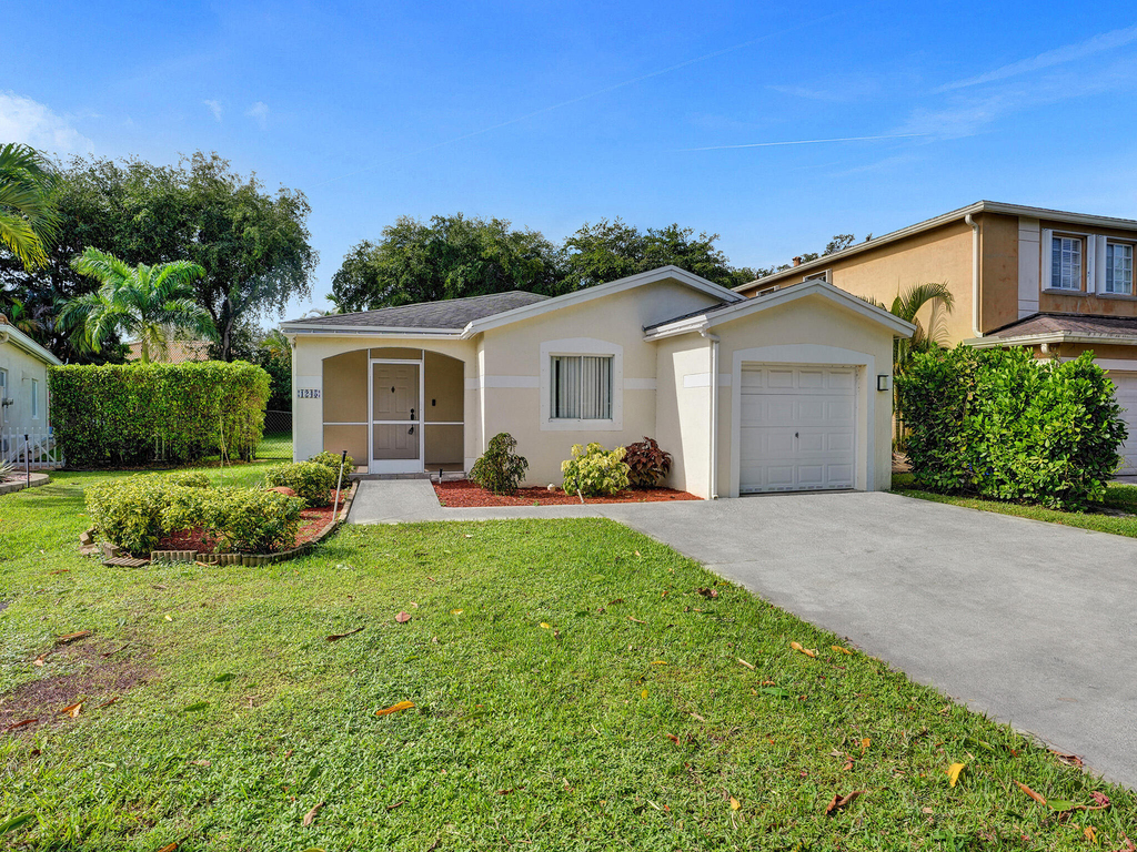 1245 Sw 46th Way - Photo 1