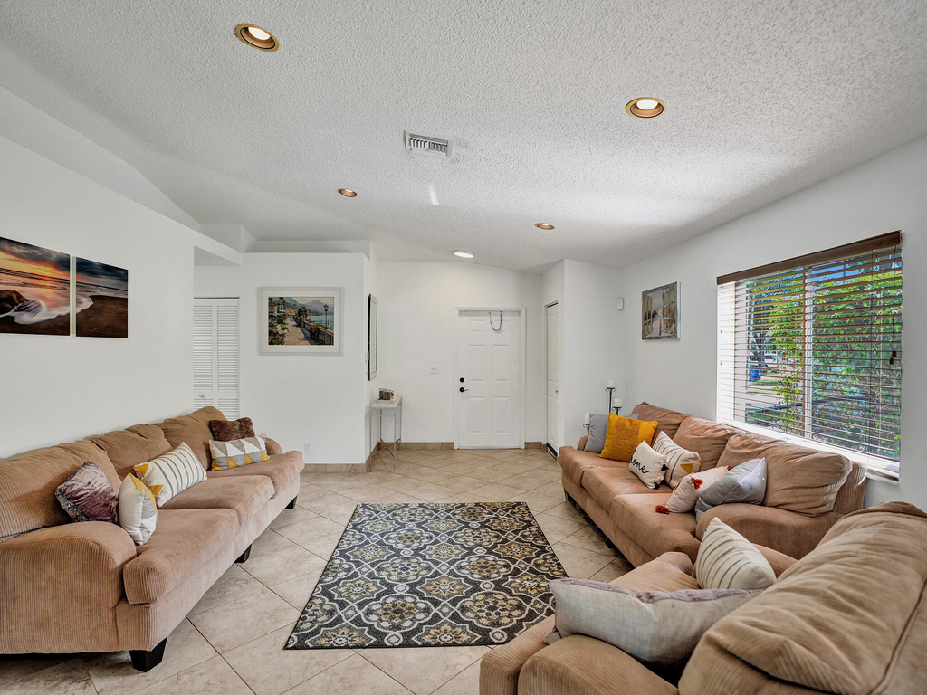 1245 Sw 46th Way - Photo 7