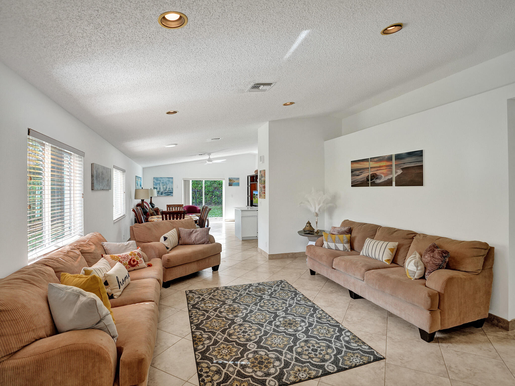 1245 Sw 46th Way - Photo 4