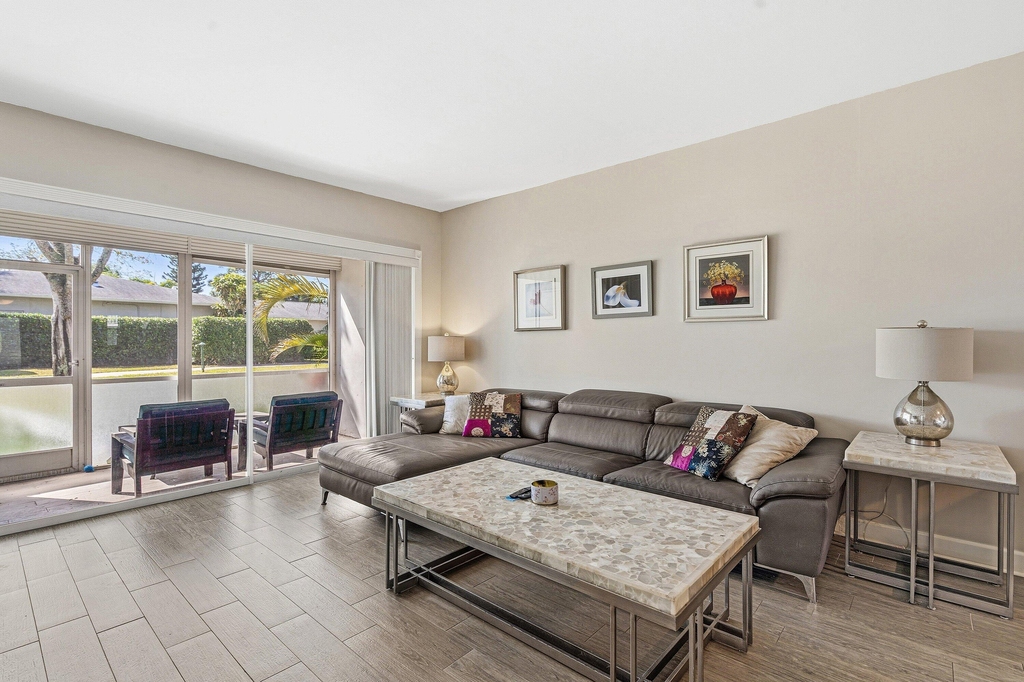 2440 Sw 22nd Avenue - Photo 7