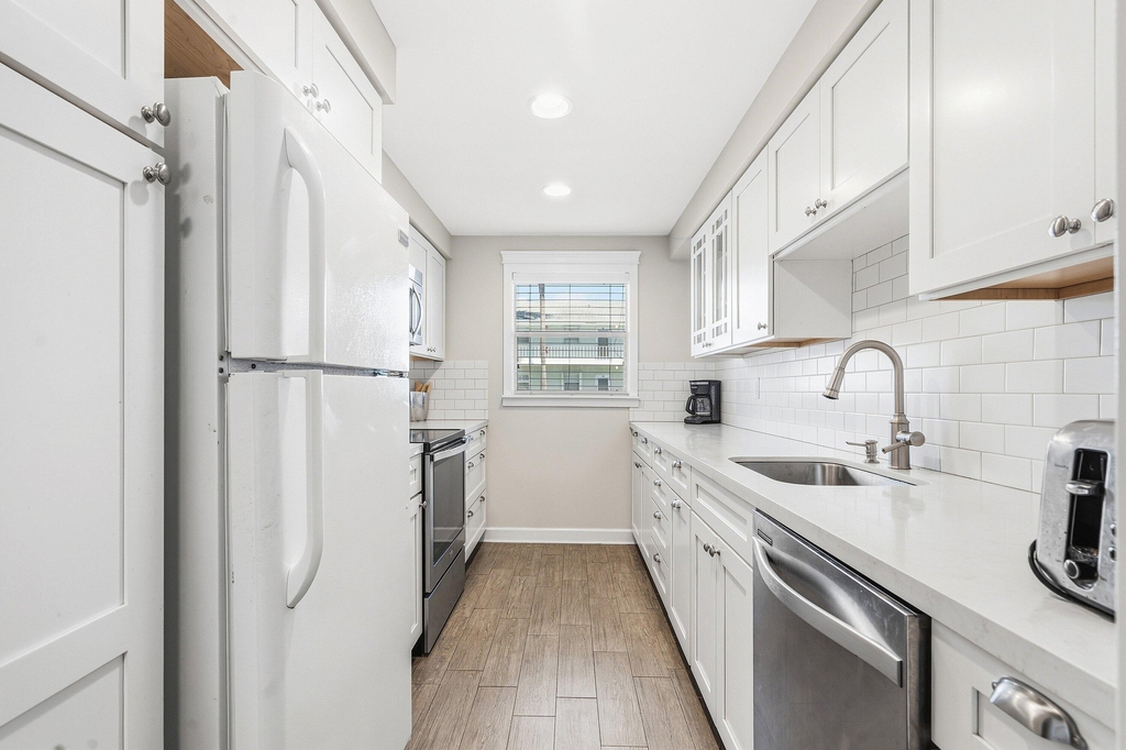 2440 Sw 22nd Avenue - Photo 10