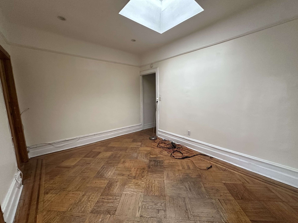 28-18 41st Avenue - Photo 3