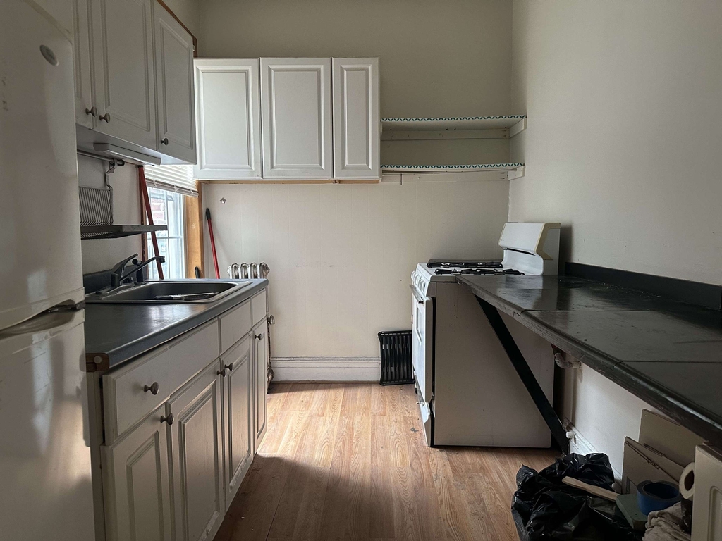 28-18 41st Avenue - Photo 5