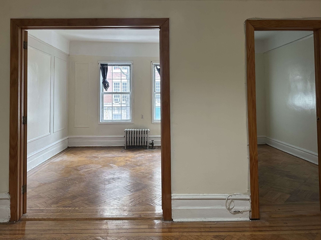 28-18 41st Avenue - Photo 2