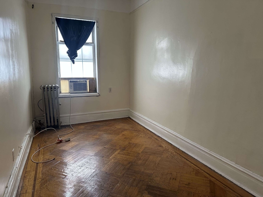 28-18 41st Avenue - Photo 4