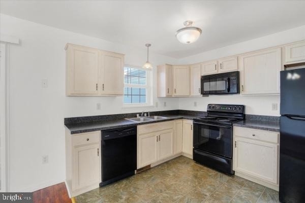 655 Fisher Drive - Photo 4