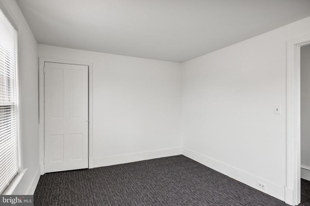 24 W Broad Street - Photo 11