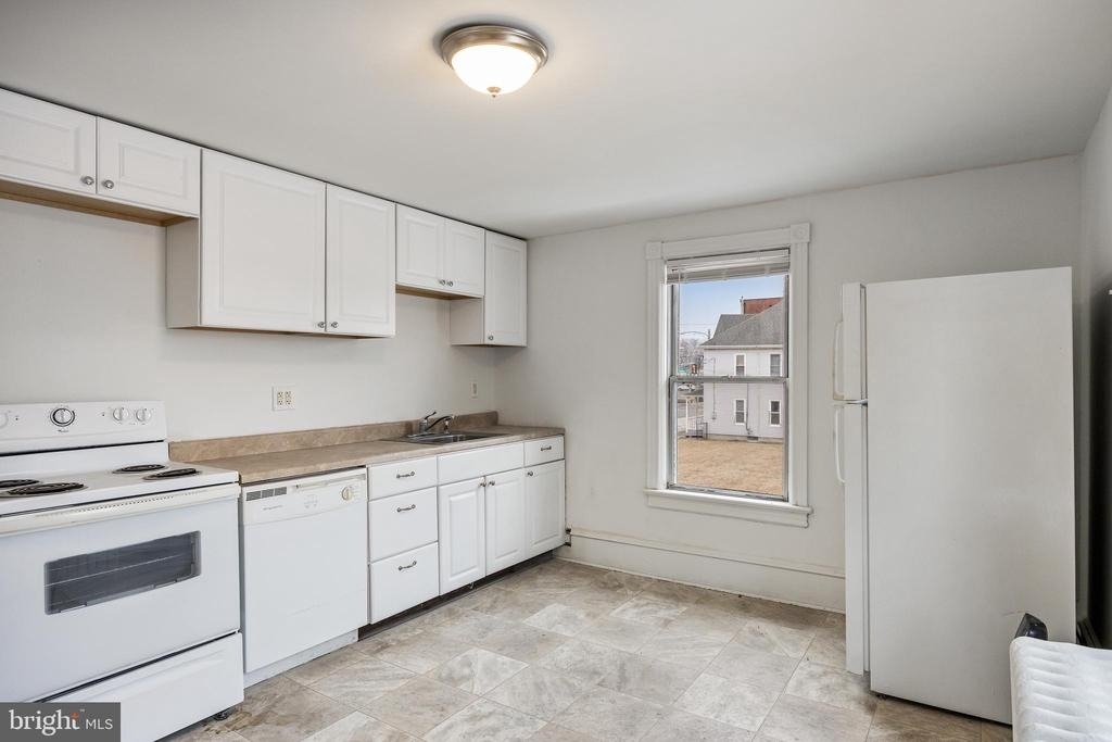 24 W Broad Street - Photo 2