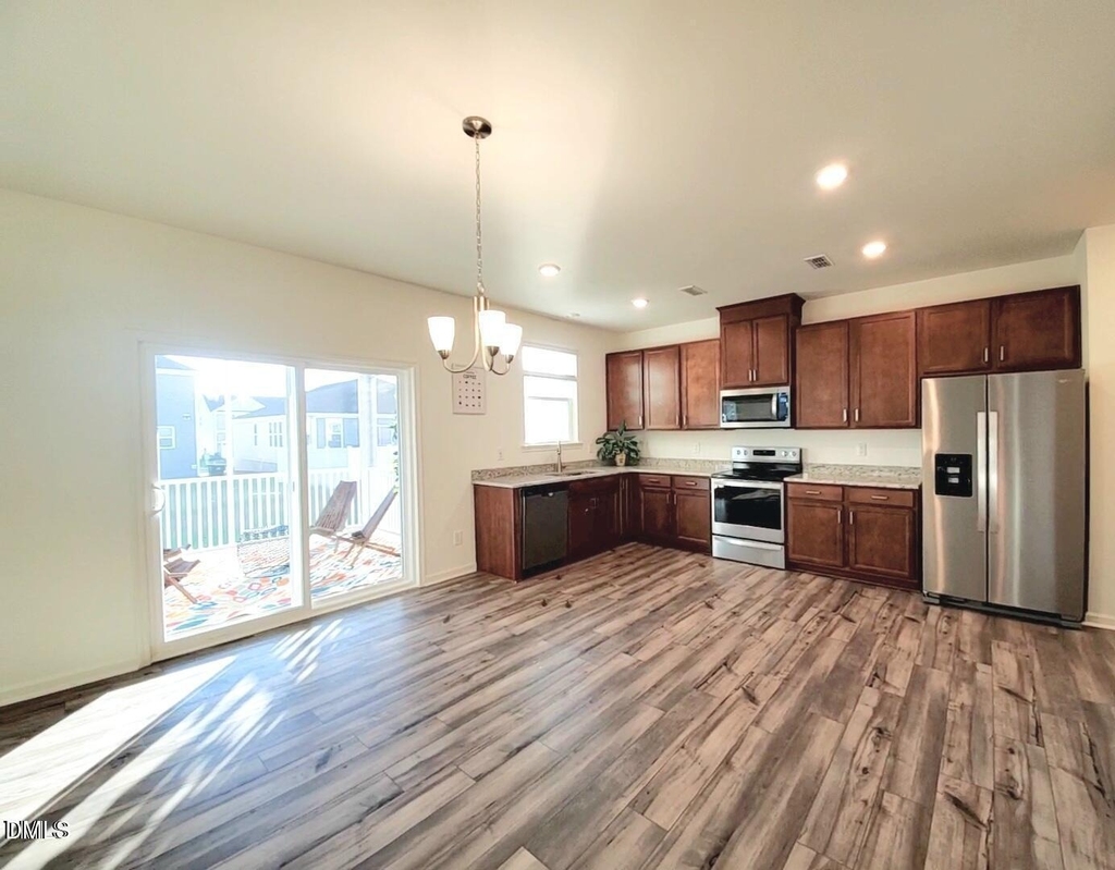 836 Emmer Street - Photo 2