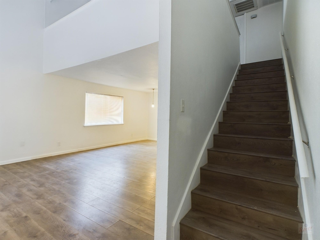 2124 Burton Dr - Photo 1