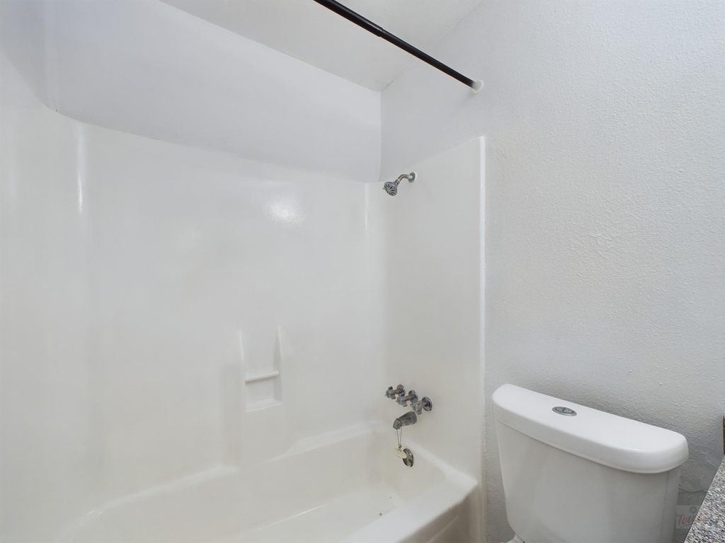 2124 Burton Dr - Photo 18
