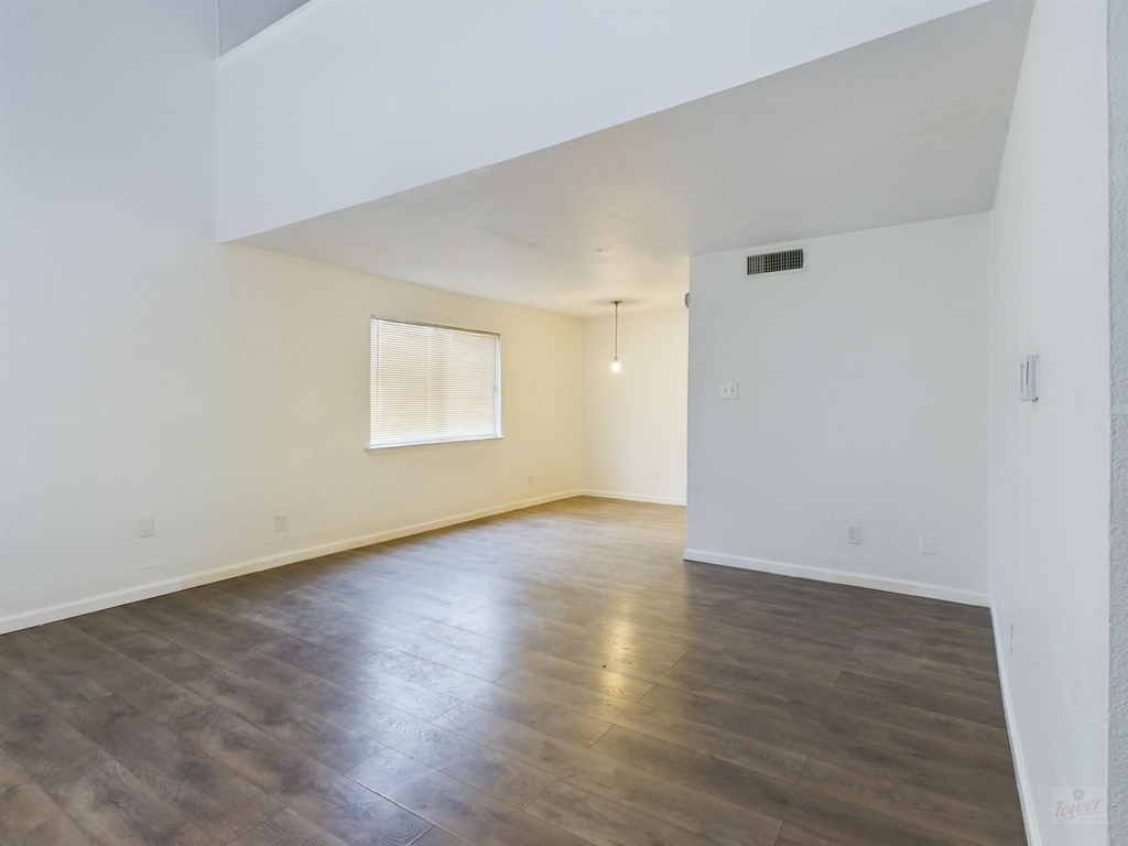 2124 Burton Dr - Photo 3