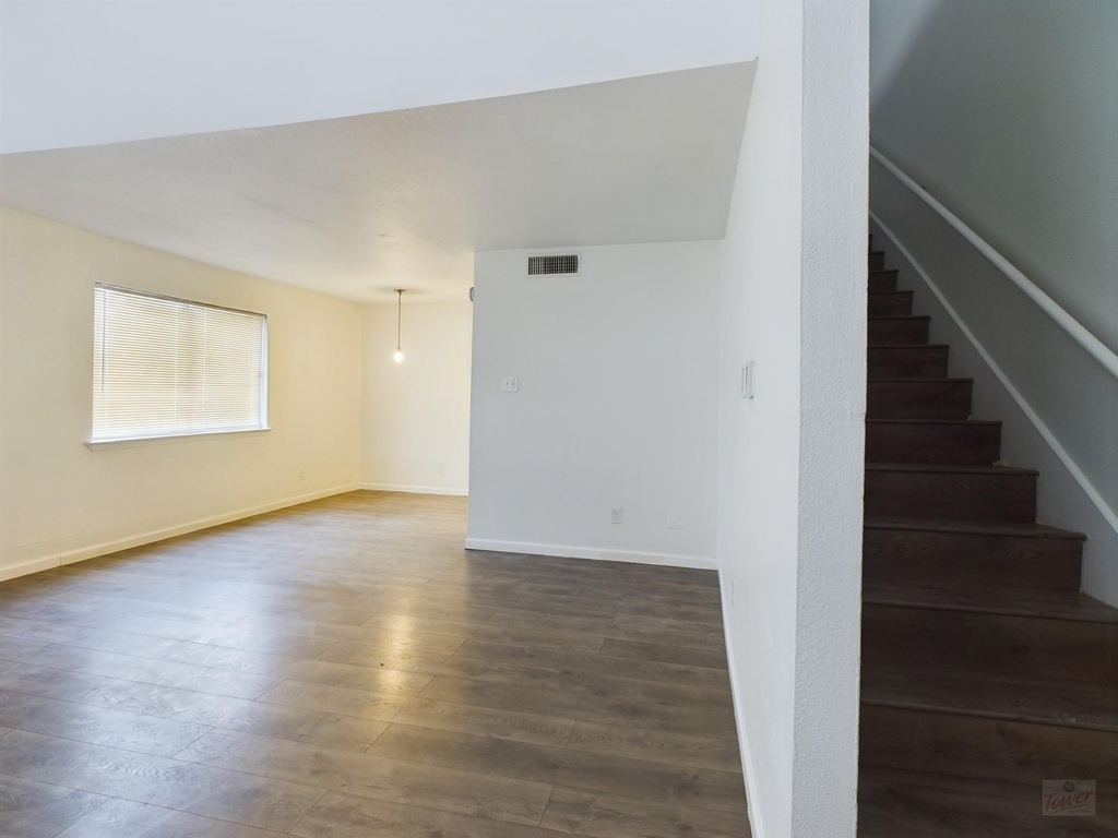 2124 Burton Dr - Photo 4