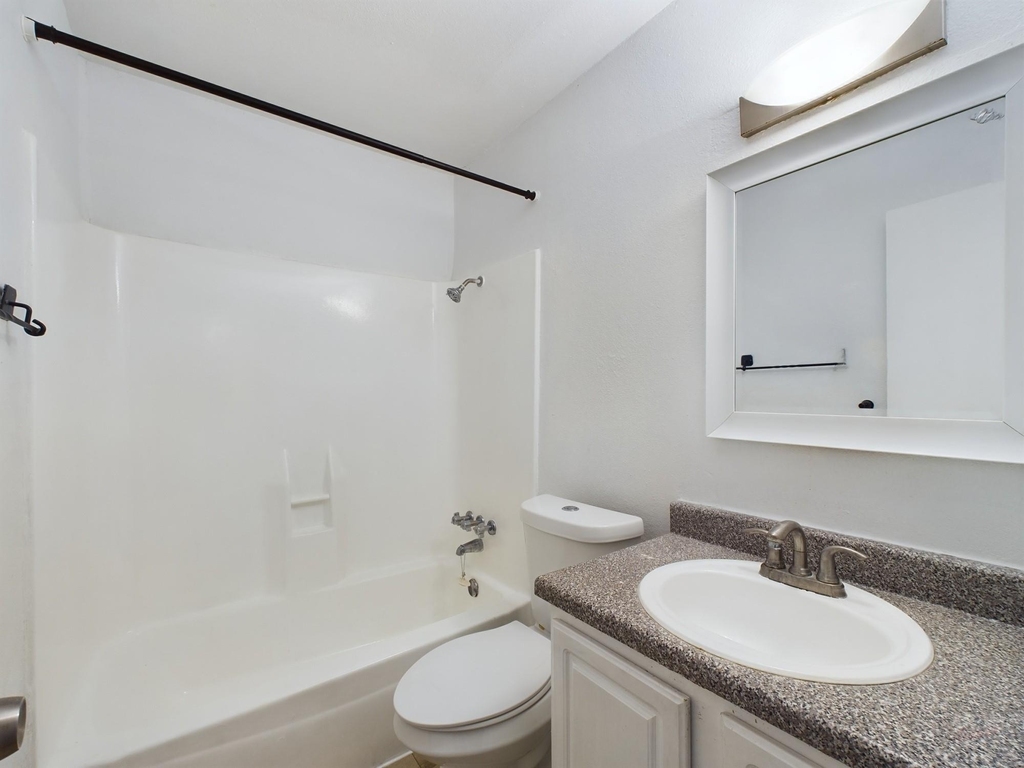 2124 Burton Dr - Photo 17