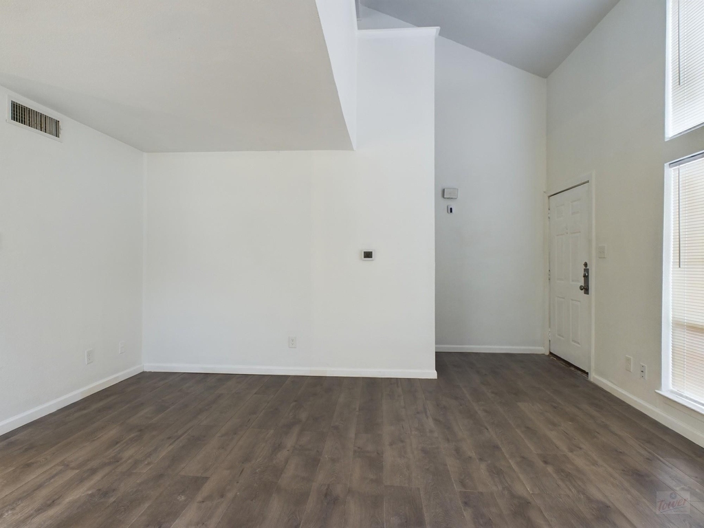 2124 Burton Dr - Photo 6