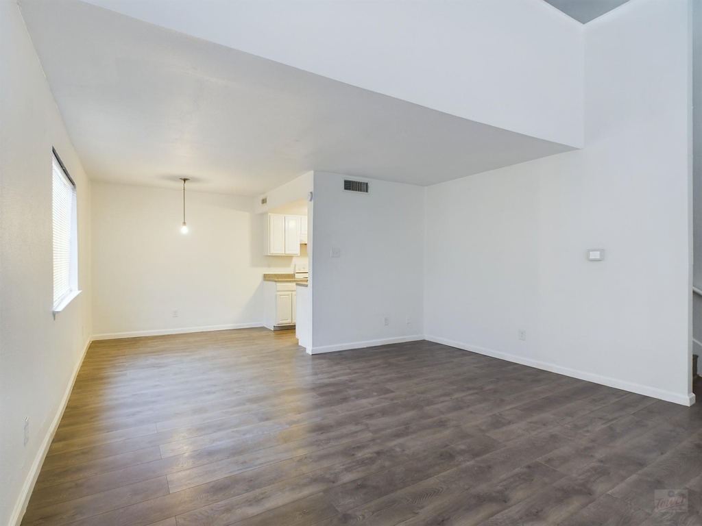 2124 Burton Dr - Photo 5