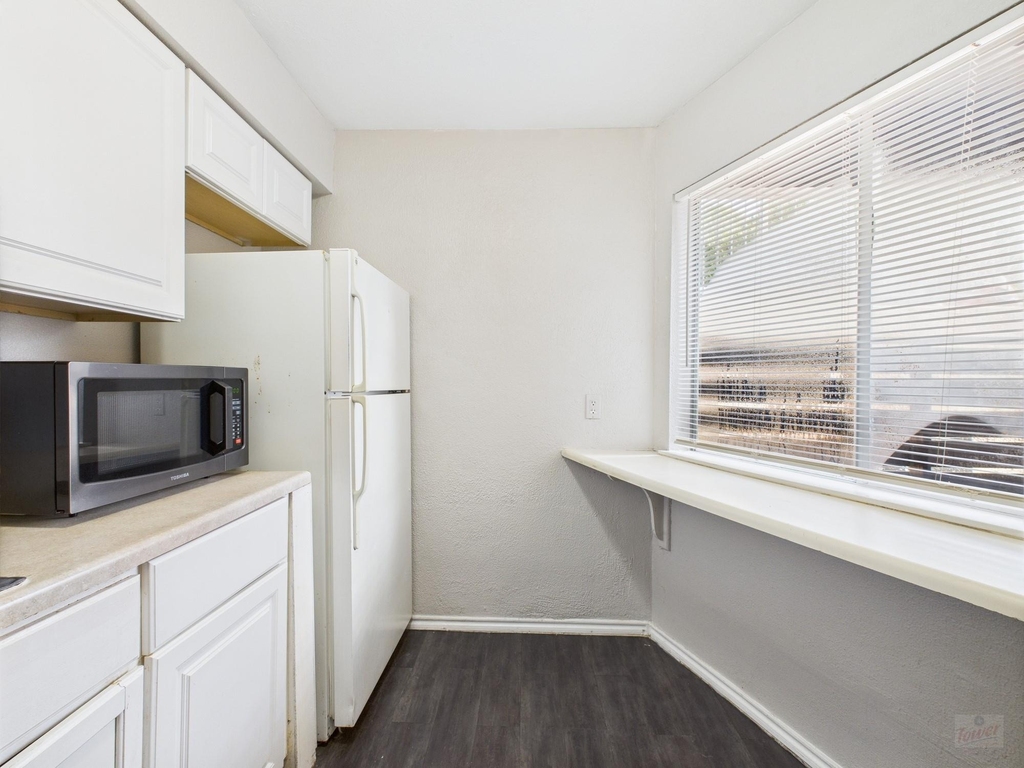 1840 Burton Dr - Photo 12