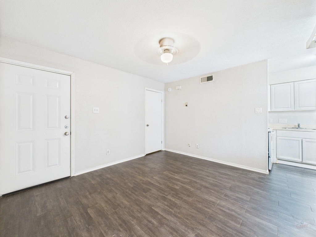 1840 Burton Dr - Photo 4