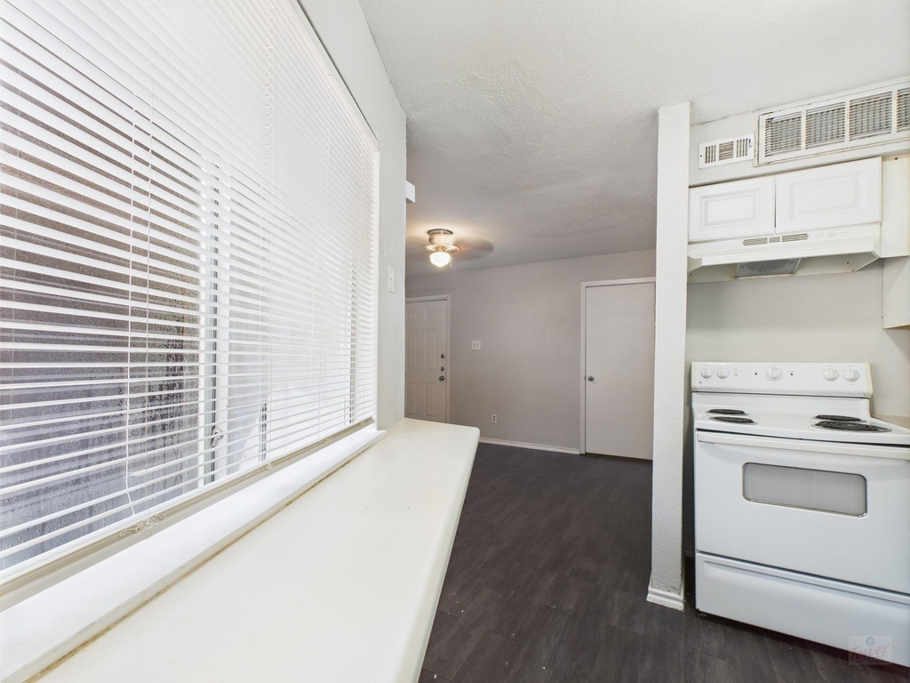 1840 Burton Dr - Photo 11