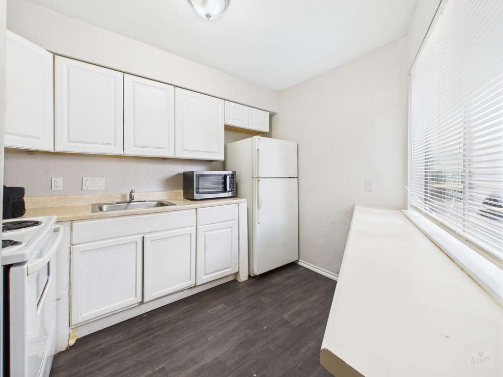 1840 Burton Dr - Photo 6