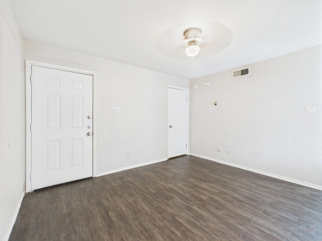 1840 Burton Dr - Photo 3